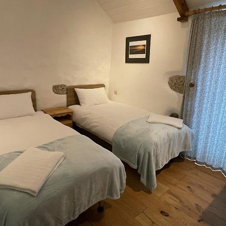 Trengothal Barn Apartment Porthcurno Bagian luar foto
