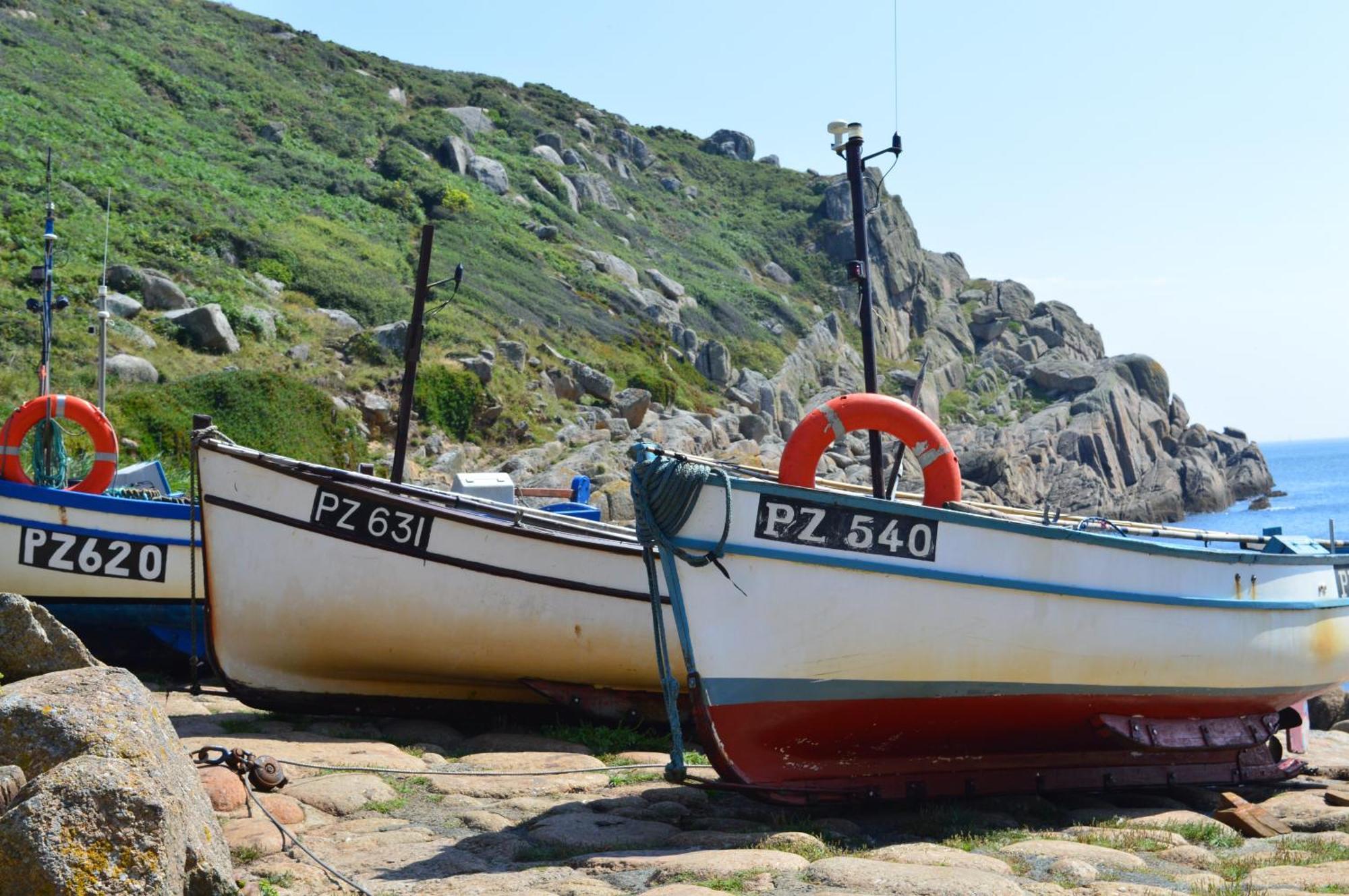 Trengothal Barn Apartment Porthcurno Bagian luar foto