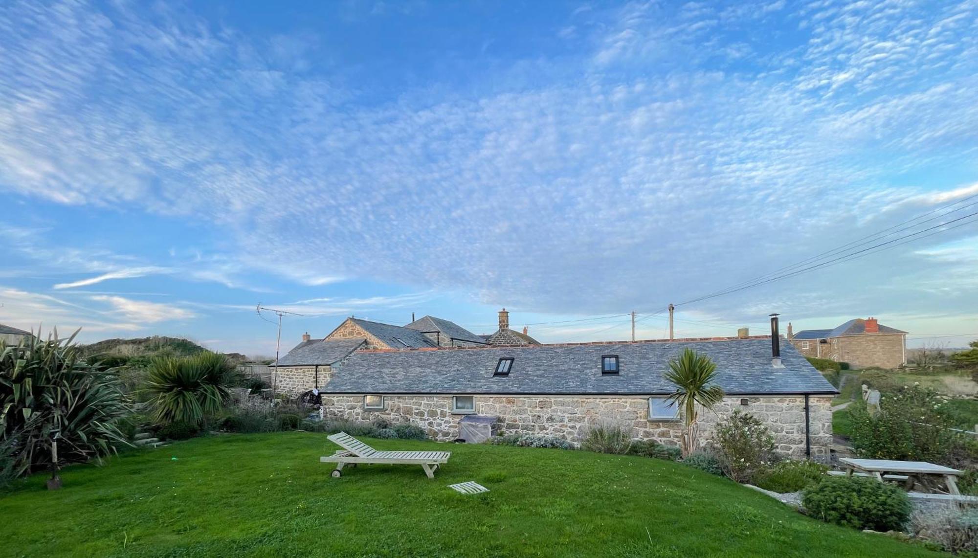 Trengothal Barn Apartment Porthcurno Bagian luar foto