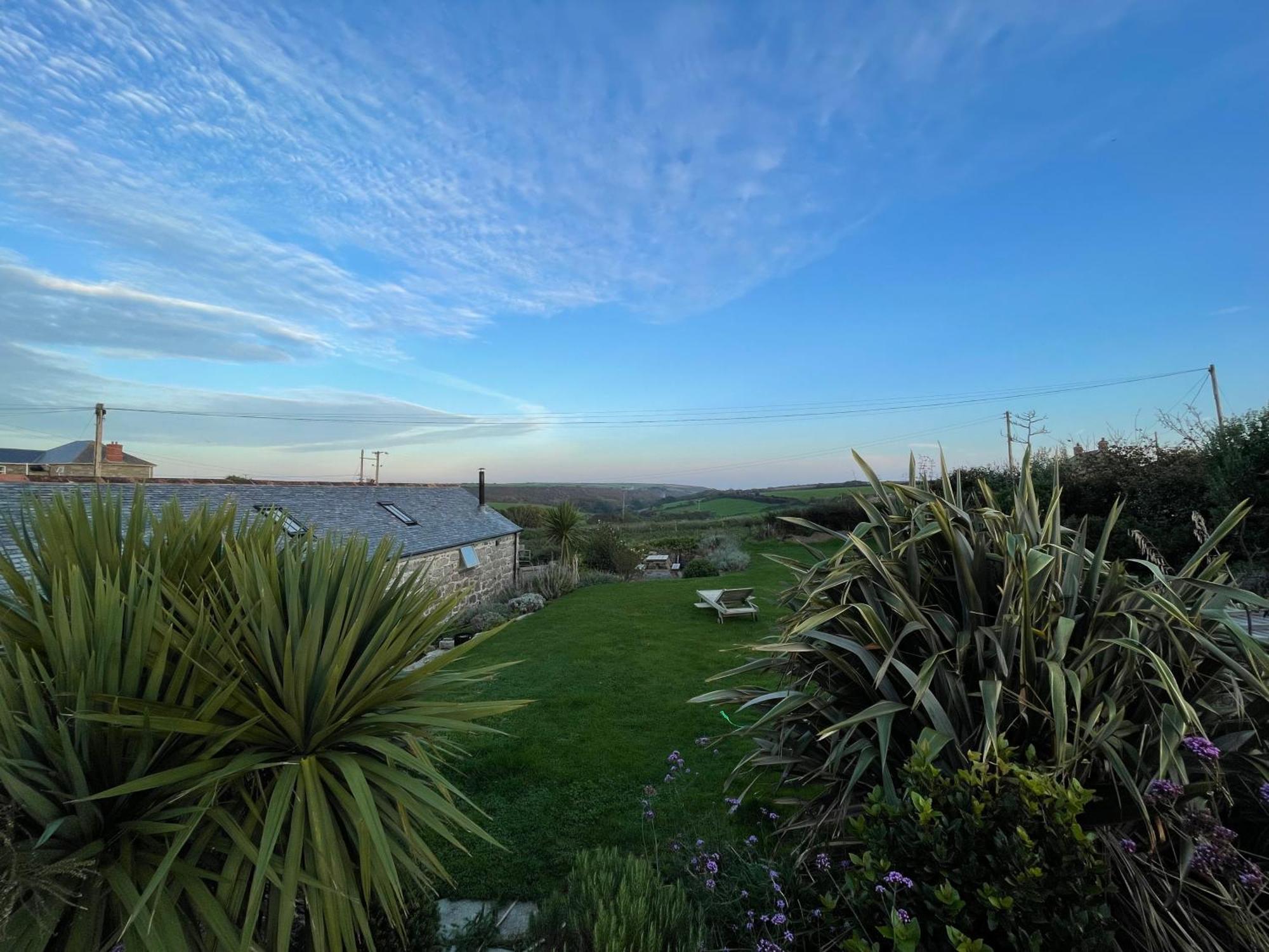 Trengothal Barn Apartment Porthcurno Bagian luar foto