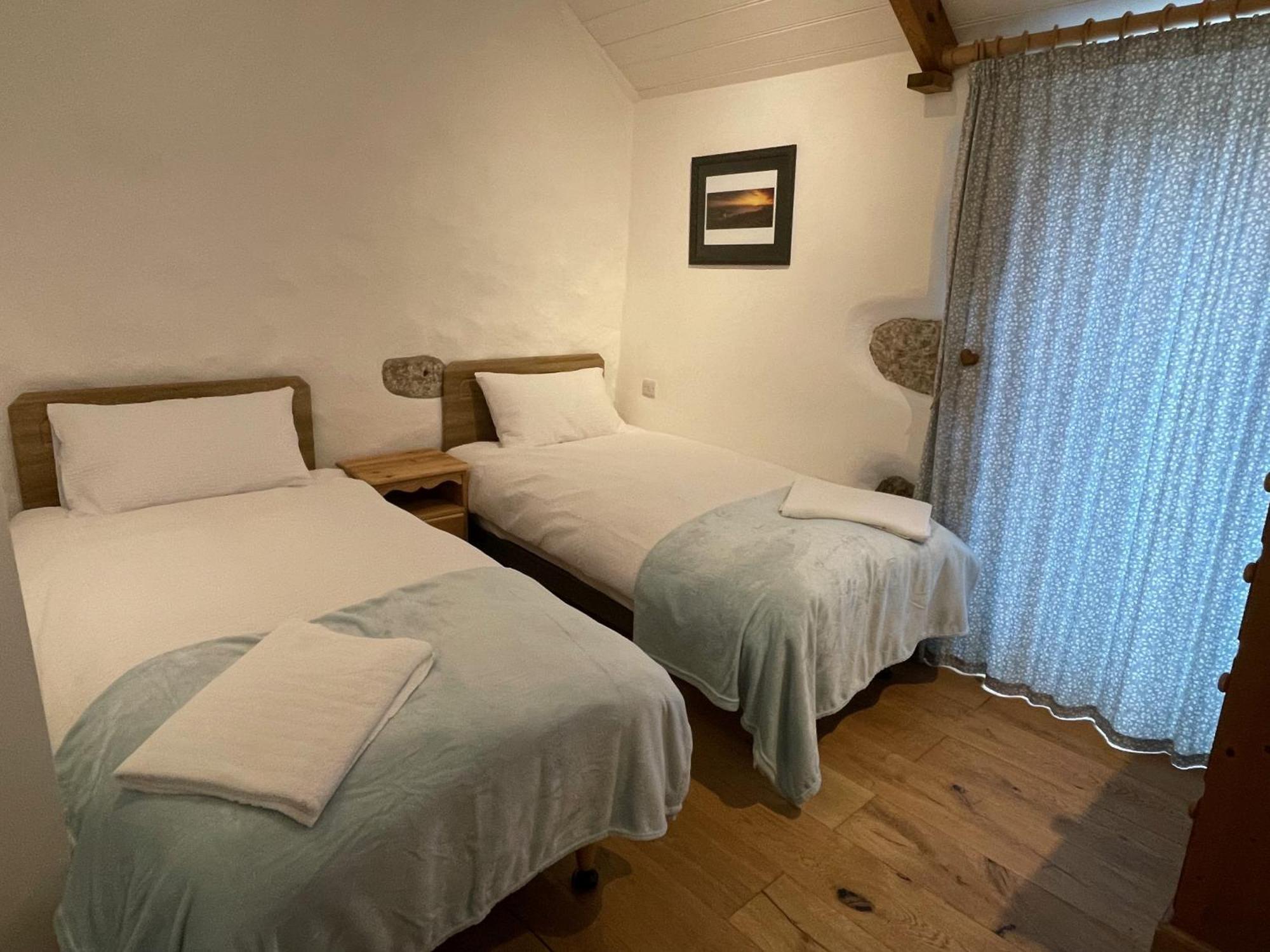 Trengothal Barn Apartment Porthcurno Bagian luar foto