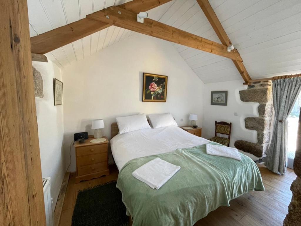 Trengothal Barn Apartment Porthcurno Bagian luar foto