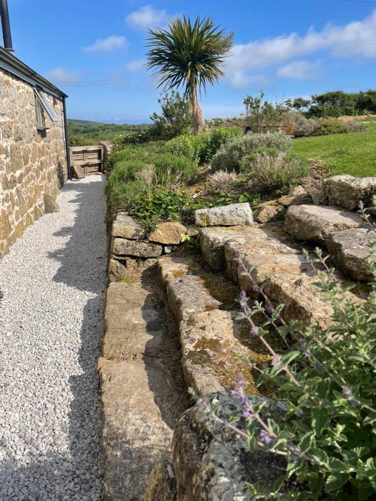 Trengothal Barn Apartment Porthcurno Bagian luar foto